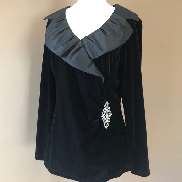 Black velvet top - Picture 1 of 6